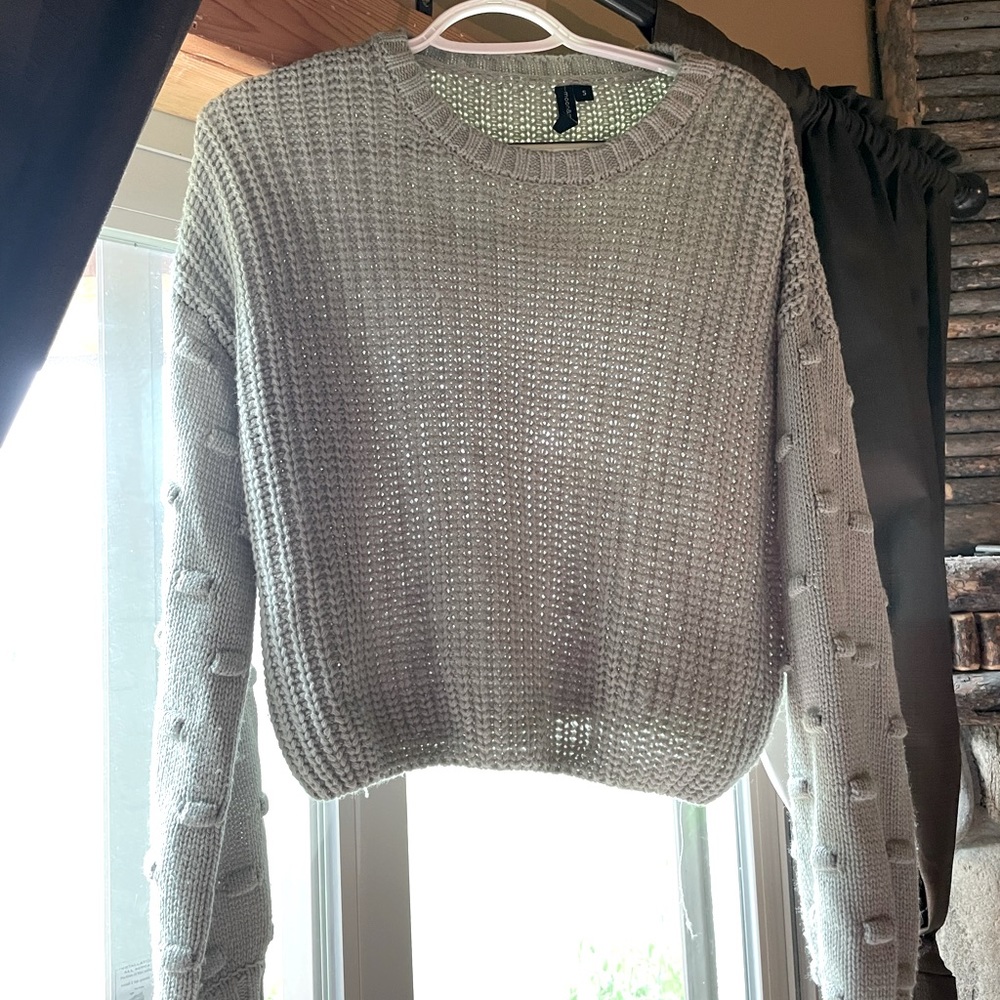 Comfortable mid drift sweater. I never wear it.